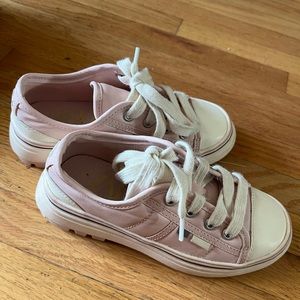 Pink girls sneakers from Zara, size 28/11 US. Very good condition.